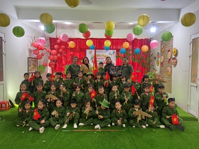 Các chiến sĩ tí hon của lớp MGL A3 - trường mầm non Tuổi  Hoa tham gia chương trình chiến sỹ tí hon