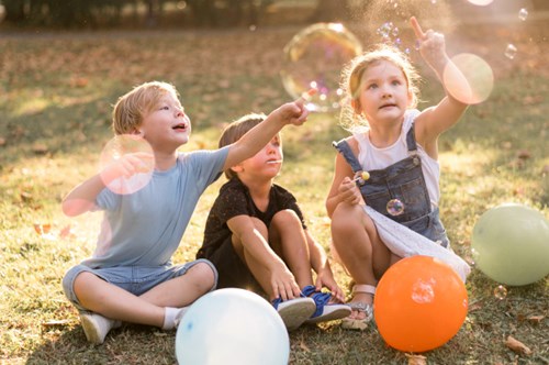 10 cách nuôi dạy con thành đứa trẻ hạnh phúc - MGN B1