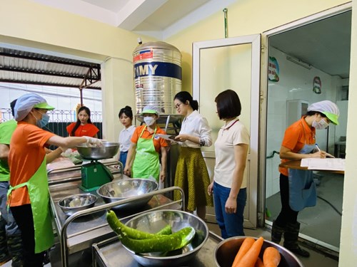 Công khai quy trình giao nhận thực phẩm tại Trường mầm non Việt Hưng