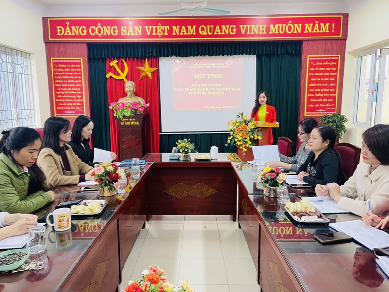 Chi bộ trường MN Việt Hưng tổ chức mít tinh kỷ niệm 93 năm ngày thành lập Đảng Cộng sản Việt Nam (3/2/1930 – 3/2/2023)       