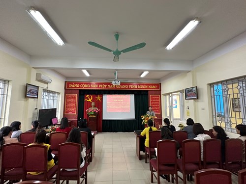 Chi bộ trường MN Việt Hưng tổ chức triển khai chuyên đề và kế hoạch tu dưỡng cá nhân năm 2023