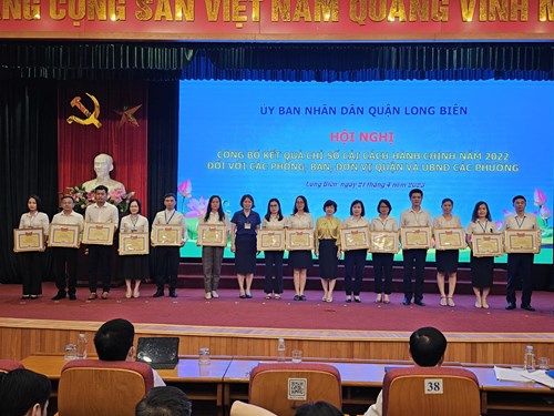 Quận Long Biên công bố Chỉ số cải cách hành chính khối phòng, ban quận và UBND các phường năm 2022