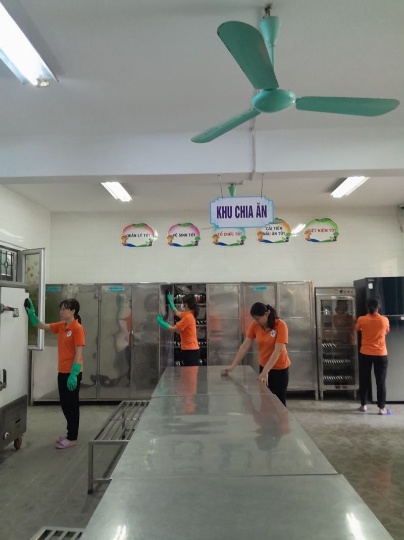 Trường Mầm non Việt Hưng duy trì công tác vệ sinh cuối tuần!