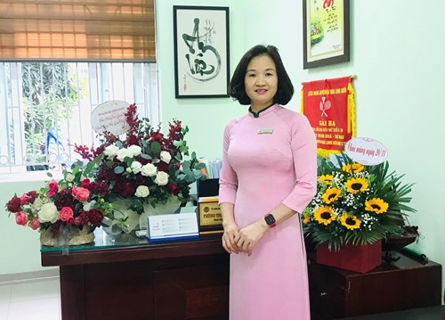 Cô giáo Phùng Thị Hồng Diên - Phó Hiệu trưởng tận tâm - Phó Bí thư Chi bộ trách nhiệm - Chủ tích Công đoàn năng động, sáng tạo