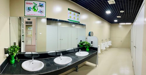 Trường TH Ái Mộ B duy trì tốt nhà vệ sinh xanh – sạch – thân thiện    