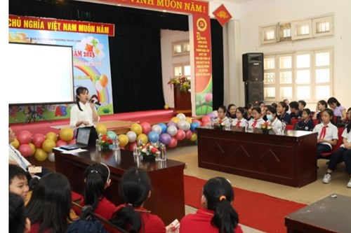 Học sinh Trường tiểu học Ái Mộ B tham dự diễn đàn trẻ em phường Ngọc Lâm năm 2023 với chủ đề “Trẻ em tham gia xây dựng môi trường sống An toàn, thân thiện, lành mạnh cho trẻ em”
