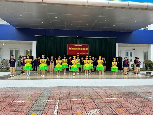 Liên đội trường Tiểu học Bồ Đề tổ chức lễ kết nạp đội viên năm học 2023-2024