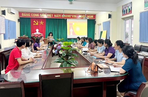 Sinh hoạt chuyên đề “Tăng cường kỷ cương, kỷ luật và trách nhiệm giải quyết công việc trong hệ thống chính trị thành phố Hà Nội”