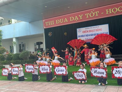 Học sinh lớp 1A3 biểu diễn văn nghệ chào mừng ngày  Nhà giáo Việt Nam 20/11/2022
