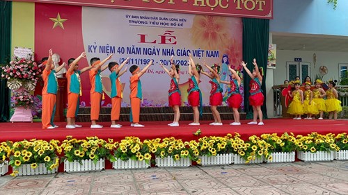 Học sinh lớp 1A3 biểu diễn văn nghệ chào mừng ngày  Nhà giáo Việt Nam 20/11/2022