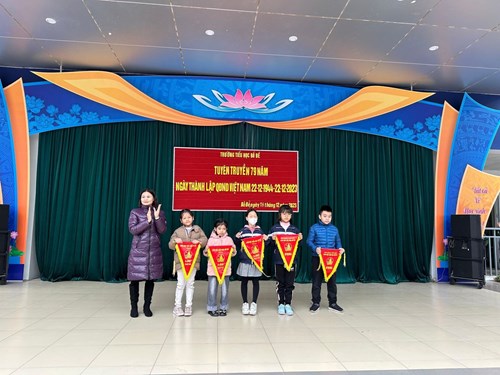 Liên đội trường Tiểu học Bồ Đề tổ chức Tuyên truyền kỷ niệm 79 năm ngày thành lập QĐND Việt Nam (22/12/1944 -22/12/2023)
