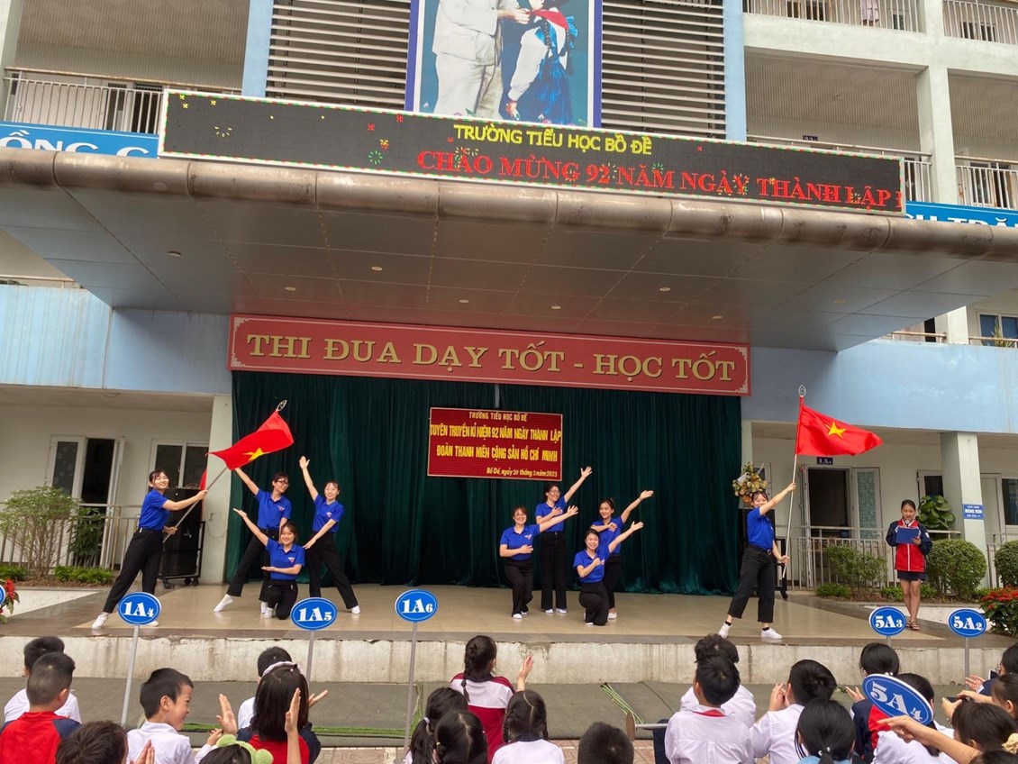 Chi đoàn trường Tiểu học Bồ Đề tổ chức các hoạt động chào mừng 92 năm ngày thành lập Đoàn TNCS Hồ Chí Minh