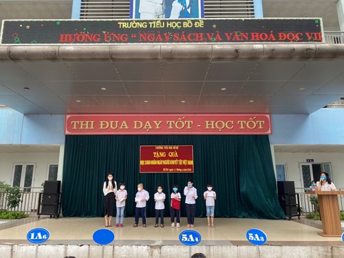 Trường Tiểu học Bồ Đề tặng quà học sinh khuyết tật nhân ngày “Người khuyết tật Việt Nam”