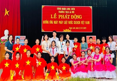 Trường THCS Ái Mộ tổ chức Lễ phát động hưởng ứng “Ngày Pháp luật nước Cộng hòa xã hội chủ nghĩa Việt Nam” năm 2023