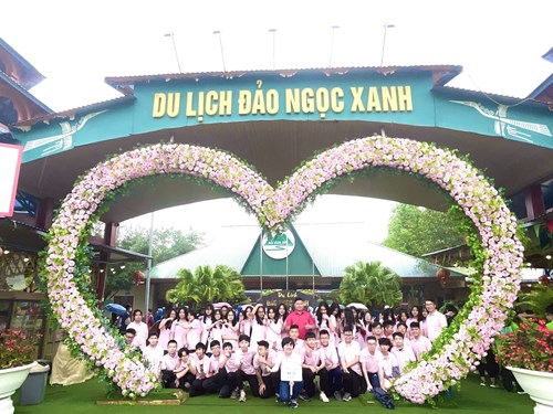 Trường THCS Ái Mộ tổ chức buổi sinh hoạt dã ngoại, học tập dành cho học sinh tại Đền thờ thầy giáo Chu Văn An - Làng văn hóa các dân tộc và khu du lịch sinh thái Đảo Ngọc Xanh