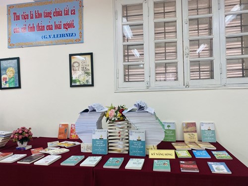   Thư viên trường THCS Bồ Đề tổ chức  triển lãm sách nhân  Hưởng ứng tuần lễ học tập suốt đời    năm 2023