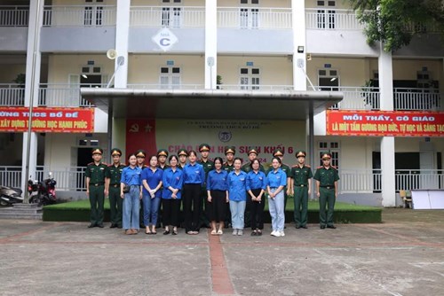 Trường THCS Bồ Đề phối hợp cùng đơn vị kết nghĩa Đoàn 871 thực hiện về việc đảm bảo công tác phòng chống dịch bệnh trong trường học