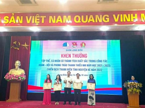 Trường THCS Chu Văn An nhận khen thưởng tập thể có thành tích xuất sắc trong công tác Đoàn - Đội và phong trào thanh thiếu nhi năm học 2021 - 2022