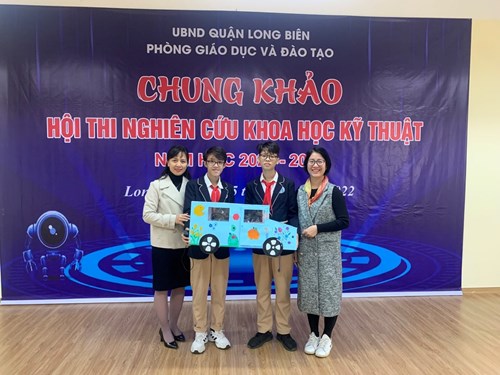 Học sinh khối 8 của Trường THCS Chu Văn An tham gia cuộc thi Sáng tạo khoa học kỹ thuật cấp quận – Năm học 2022-2023
