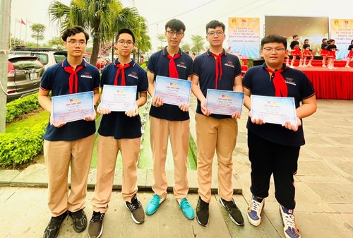 Học sinh Trường THCS Chu Văn An cùng nhau chinh phục đỉnh cao trong lĩnh vực Tin học