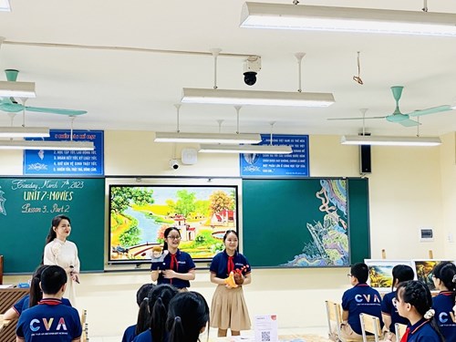 Bài học đầy hứng thú và sáng tạo của cô giáo Nguyễn Phương Anh trong tiết thi Giáo viên dạy giỏi cấp Quận môn Tiếng Anh