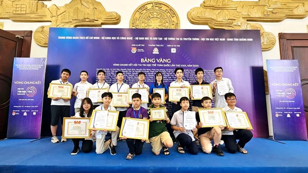 Niềm tự hào của hai chàng trai Trịnh Minh Đăng và Phạm Hoàng Anh trong cuộc thi Tin học trẻ toàn quốc năm 2023