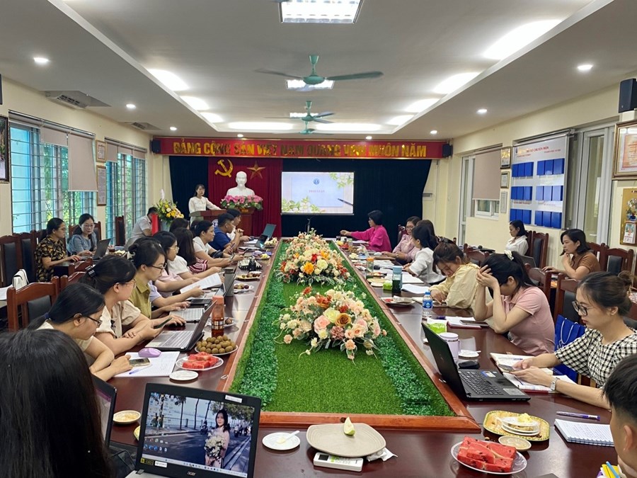 Hội nghị tổng kết năm học 2022-2023 và triển khai nhiệm vụ năm học 2023-2024 viết tiếp trang sử vàng của trường THCS Chất lượng cao Chu Văn An- Long Biên