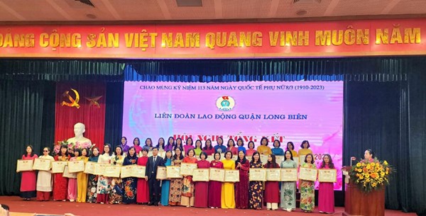 Nữ công nhân viên chức “Giỏi việc nước, đảm việc nhà” của trường THCS Đô Thị Việt Hưng