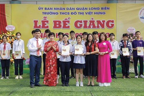 Lễ bế giảng năm học 2022 – 2023 trường THCS Đô thị Việt Hưng