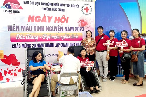 THCS Đức Giang tham gia hiến máu nhân đạo với chủ đề “Đức Giang – Giọt máu nghĩa tình”