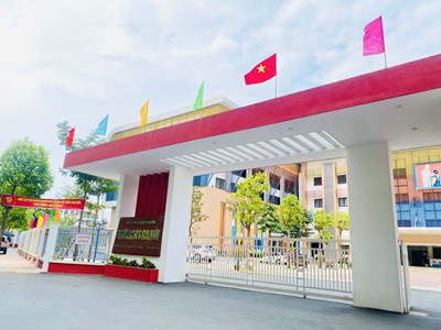 Trường THCS Gia Quất rực rỡ cờ hoa Chào mừng Kỷ niệm 20 năm ngày thành lập quận Long Biên (06/11/2003 - 06/11/2023)
