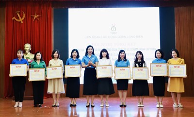 Công đoàn Trường THCS Gia Quất được khen thưởng các phong trào thi đua do Liên đoàn Lao động quận Long Biên phát động