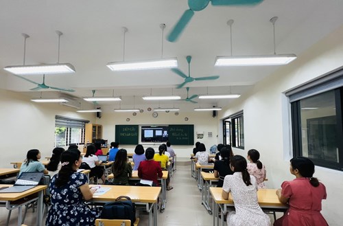 Cán bộ, giáo viên trường THCS Gia Quất tham gia “Lớp bồi dưỡng chính trị hè cho đội ngũ quản lý và giáo viên các trường học trên địa bàn quận Long Biên năm 2023”