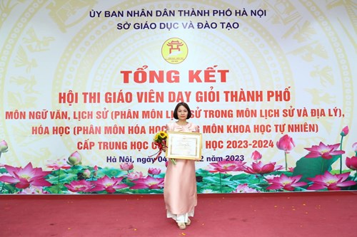 Chúc mừng cô giáo Đỗ Thị Hồng Nhung đã đạt giải Nhất cấp Thành Phố môn Hóa học(Phân môn Hóa trong môn khoa học tự nhiên)năm học 2023-2024