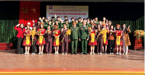 Sinh hoạt dưới cờ tuần 16 – Giáo dục truyền thống kỷ niệm 78 năm ngày thành lập Quân đội Nhân dân Việt Nam (22/12/1944 – 22/12-2022)