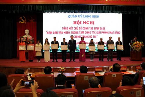 Cô giáo Nguyễn Thị Ngọc Hiển đạt giải Khuyến khích cuộc thi  Viết về điển hình Dân vận khéo trên địa bàn Quận Long Biên năm 2022 