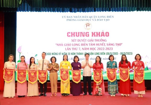 Cô giáo Hoàng Thu Trang vinh dự đạt giải Ba cấp quận   Nhà giáo Long Biên tâm huyết, sáng tạo  lần thứ 7