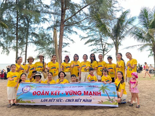 Trường THCS Lê Quý Đôn tổ chức tham quan, nghỉ mát Hè 2024 cho tập thể cán bộ, giáo viên, nhân viên tại biển Sầm Sơn – Thanh Hóa.