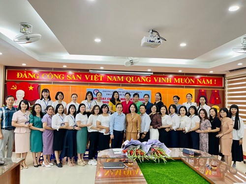 Trường THCS Ngọc Lâm thực hiện sinh hoạt chuyên môn liên trường  môn Ngữ văn giữa trường THCS Ngọc Lâm  với các trường  THCS Mê Linh - huyện Mê linh và THCS Bồ Đề - quận Long Biên 