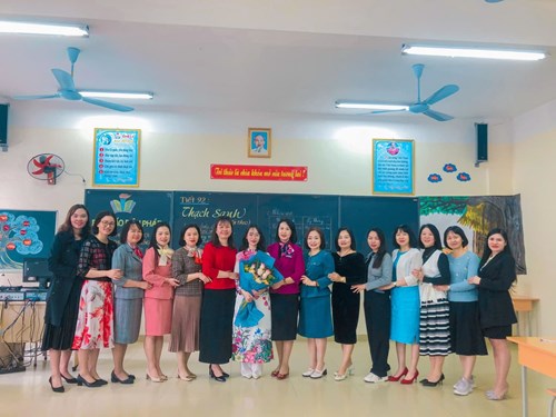 Cô giáo Hoàng Hương Giang hoàn thành tiết dạy dự thi GVG cấp Quận năm học 2022 - 2023 môn Ngữ Văn 6