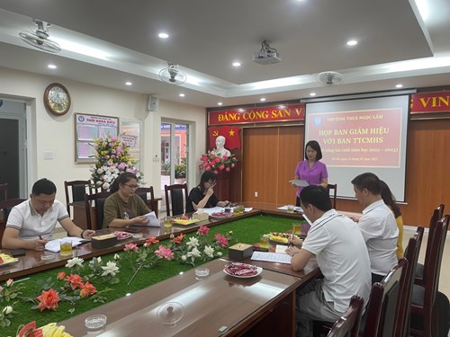 Trường THCS Ngọc Lâm tổ chức họp giữa Ban giám hiệu và Ban thường trực cha mẹ học sinh nhà trường chuẩn bị cho công tác tổng kết năm  học 2022-2023
