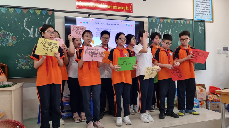 Học sinh lớp 6A2 - Trường THCS Ngọc Lâm trong hoạt động  Lễ “Sinh nhật tri ân” và Tổng kết năm học 2022-2023