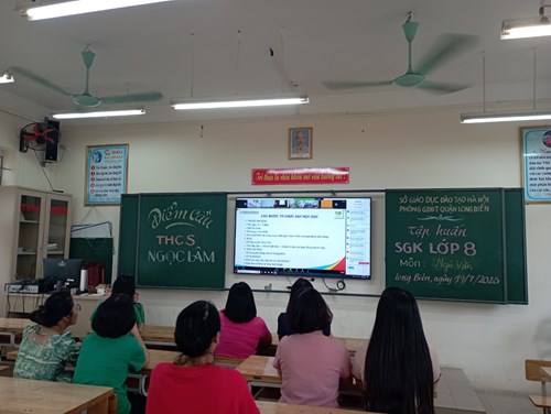 Trường THCS Ngọc Lâm thực hiện tập huấn SGK lớp 8 theo chương trình GDPT 2018, chuẩn bị cho năm học mới 2023-2024.