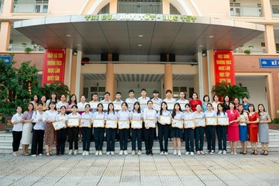 Trường THCS Ngọc Lâm long trọng tổ chức hoạt động Vinh danh những học sinh tiêu biểu của khối 9 năm học 2022-20223