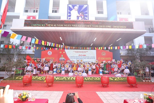 Trường THCS Ngọc Thụy tổ chức Lễ kỷ niệm 41 năm ngày Nhà giáo Việt Nam (20/11/1982-20/11/2023) và Đón nhận Bằng khen của UBND thành phố Hà Nội