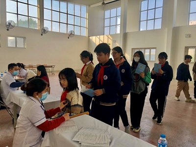 Trường THCS Ngọc Thụy tổ chức khám sức khỏe cho học sinh năm học 2023 - 2024