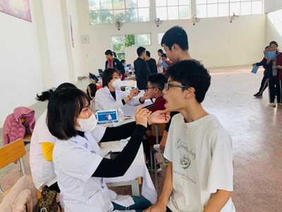 Trường THCS Ngọc Thụy  tổ chức khám sức khỏe định kỳ cho học sinh năm học 2023 - 2024