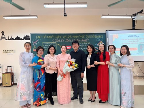 Tiết thi giáo viên giỏi cấp quận của cô giáo Nguyễn Thị Phương Nhuệ môn Vật lí