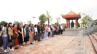 Trường THCS Ngô Gia Tự dâng hương và tưởng niệm tại Di tích lịch sử Quốc gia Đại đội Thanh niên xung phong 915 Gia Sàng - TP Thái Nguyên