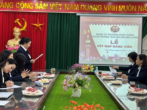 Lễ kết nạp đảng viên mới của Chi bộ trường THCS Nguyễn Bỉnh Khiêm